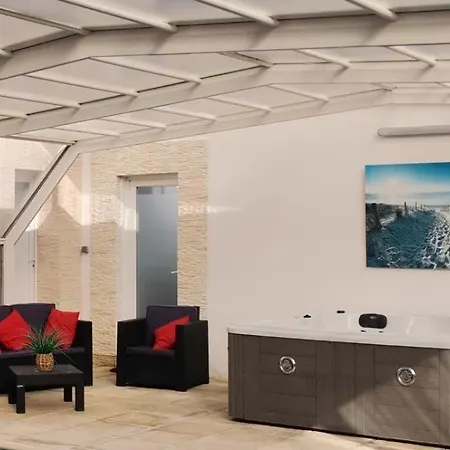 בית נופש Avec Piscine Et *