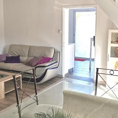 Avec Piscine Couverte , Chauffee Et Jaccuzi *